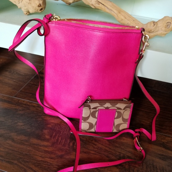 Coach North/South swingpack purse **&WALLET - Picture 3 of 5